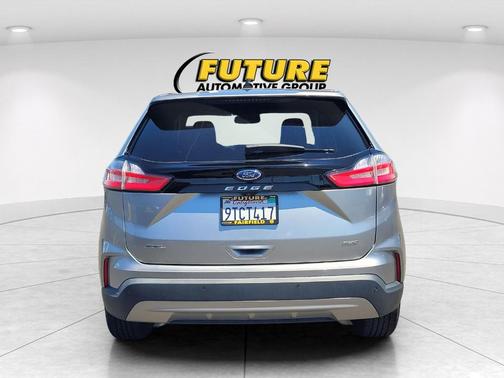 Silver Metallic 2023 Ford Edge SEL