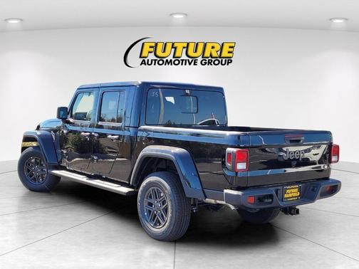 Black Clearcoat 2026 Jeep Gladiator Sport