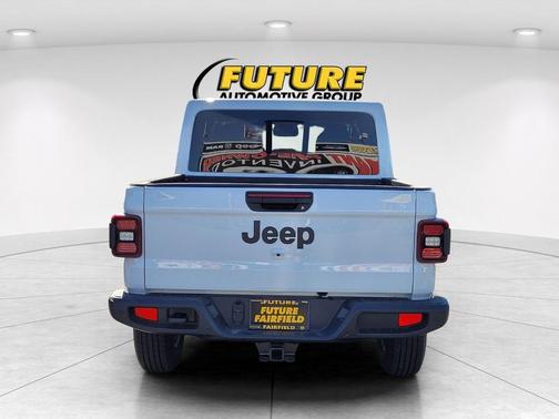 Bright White Clearcoat 2026 Jeep Gladiator Sport