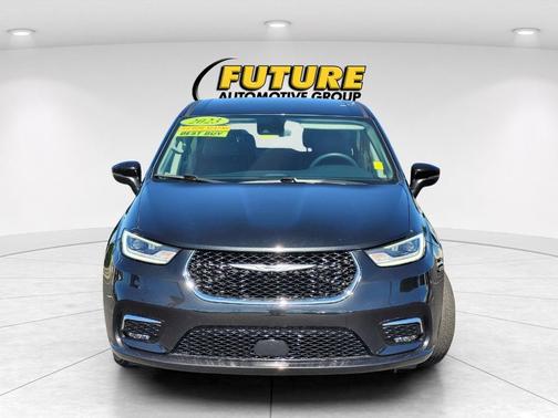 2023 Chrysler Pacifica Touring-L