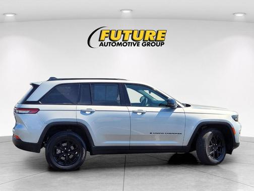 2024 Jeep Grand Cherokee Laredo