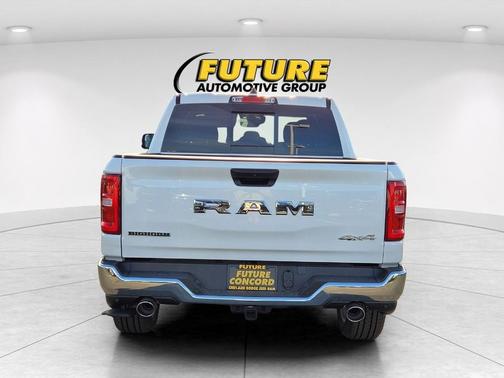 Bright White Clearcoat 2026 RAM 1500 Big Horn/Lone Star