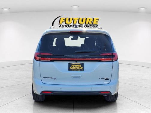 Bright White Clearcoat 2026 Chrysler Pacifica Limited