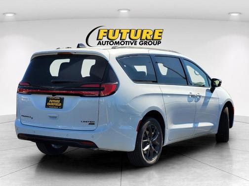 Bright White Clearcoat 2026 Chrysler Pacifica Limited