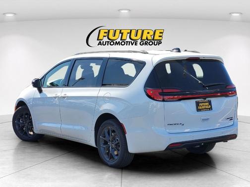 Bright White Clearcoat 2026 Chrysler Pacifica Limited