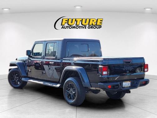 2022 Jeep Gladiator Sport