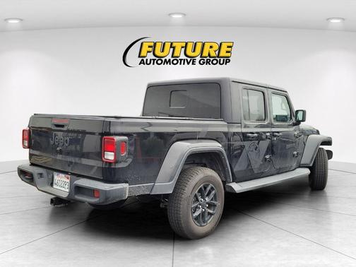 2022 Jeep Gladiator Sport