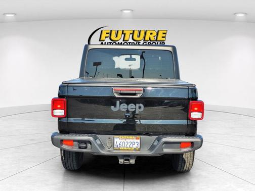 2022 Jeep Gladiator Sport