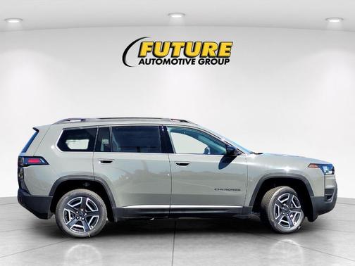 Sting Gray Clearcoat 2026 Jeep Cherokee LAREDO/LIMITED