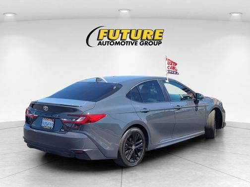 UNDERGROUND 2025 Toyota Camry SE