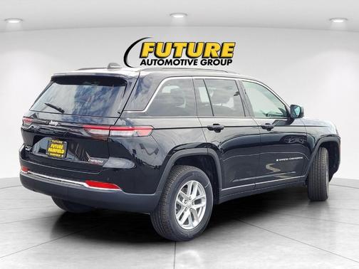 Diamond Black 2026 Jeep Grand Cherokee Laredo