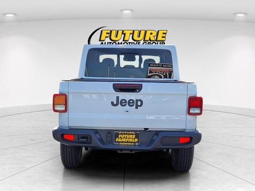 Bright White Clearcoat 2026 Jeep Gladiator Sport