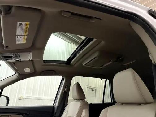 2022 Honda Pilot Touring 8-Passenger