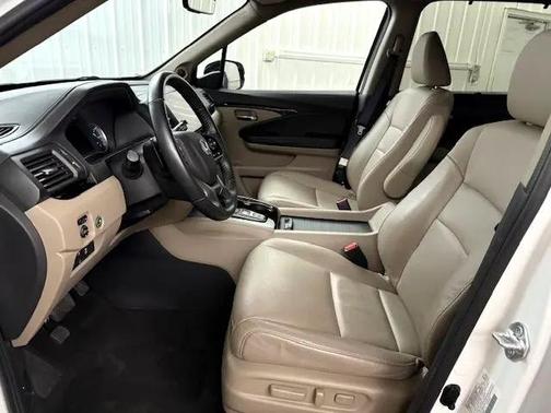 2022 Honda Pilot Touring 8-Passenger