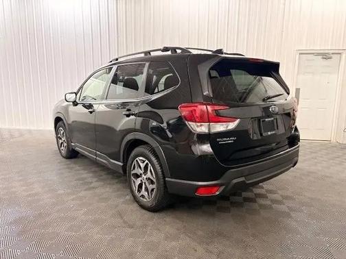 Crystal Black Silica 2024 Subaru Forester Premium