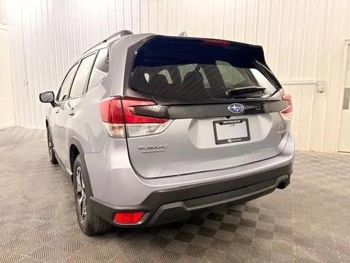 Ice Silver Metallic 2020 Subaru Forester Premium