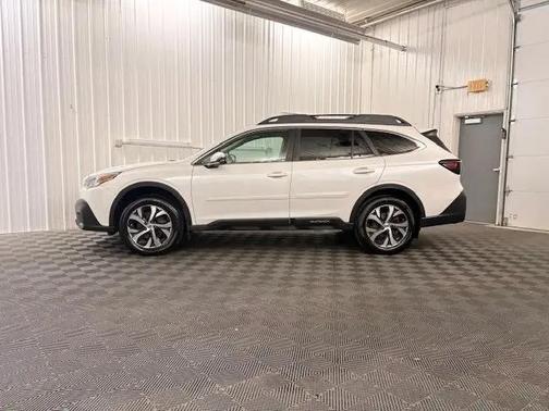 Crystal White Pearl 2022 Subaru Outback Limited