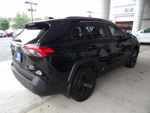 2024 Toyota RAV4 Hybrid XLE