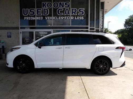 2022 Toyota Sienna XSE 7 Passenger