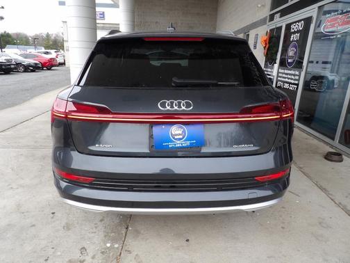 2021 Audi e-tron Premium