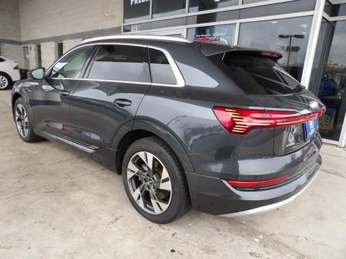 2021 Audi e-tron Premium