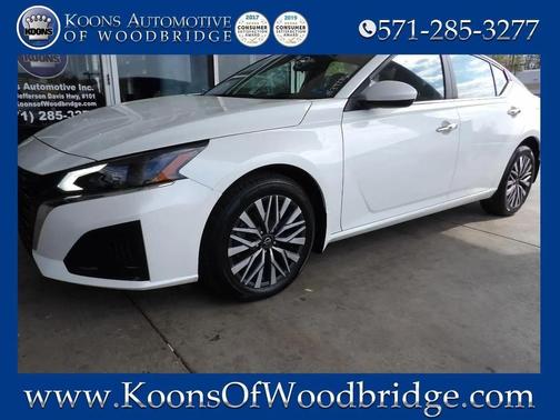 Pearl White Tricoat 2023 Nissan Altima 2.5 SV