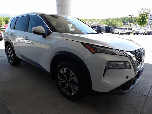 Pearl White Tricoat 2023 Nissan Rogue SV