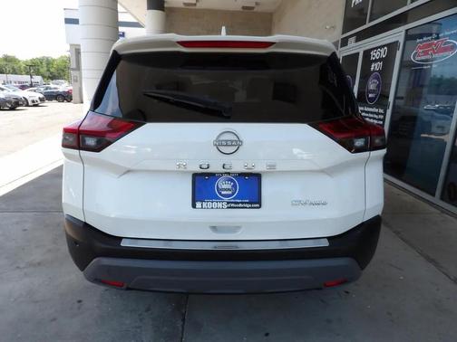 Pearl White Tricoat 2023 Nissan Rogue SV