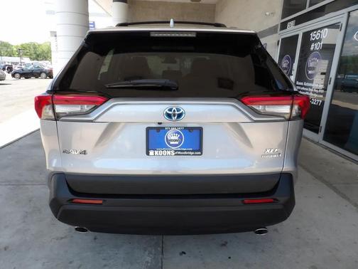 Silver Sky Metallic 2021 Toyota RAV4 Hybrid XLE