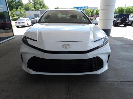 Ice Cap 2025 Toyota Camry LE