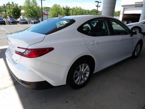 Ice Cap 2025 Toyota Camry LE
