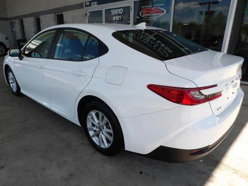 Ice Cap 2025 Toyota Camry LE