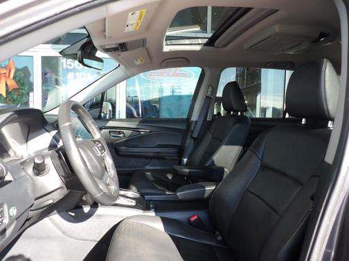 2022 Honda Pilot Touring 8-Passenger