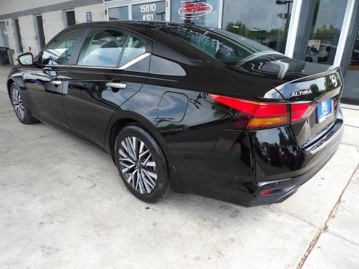 Super Black 2023 Nissan Altima 2.5 SV