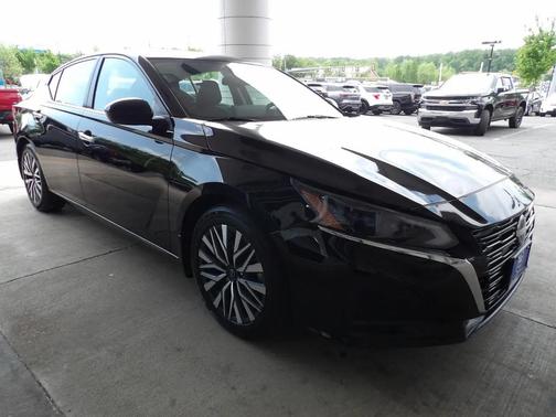 Super Black 2023 Nissan Altima 2.5 SV