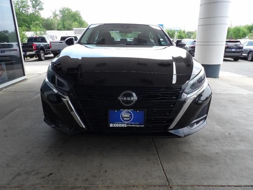 Super Black 2023 Nissan Altima 2.5 SV