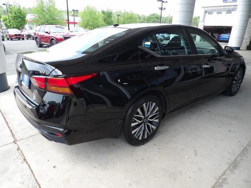 Super Black 2023 Nissan Altima 2.5 SV