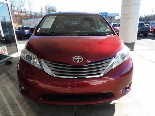 2017 Toyota Sienna XLE