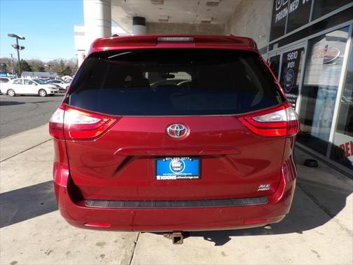 2017 Toyota Sienna XLE