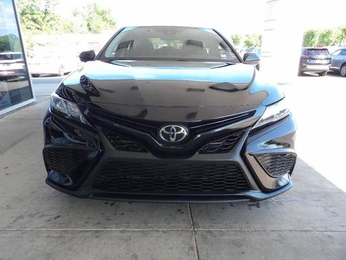 Midnight Black Metallic 2021 Toyota Camry SE