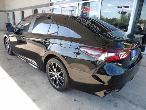 Midnight Black Metallic 2021 Toyota Camry SE