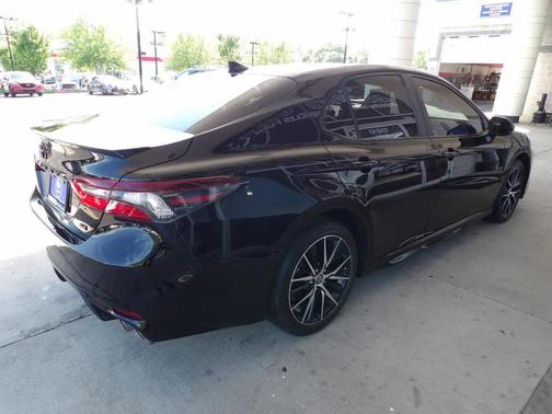 Midnight Black Metallic 2021 Toyota Camry SE