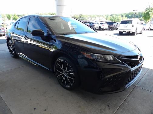 Midnight Black Metallic 2021 Toyota Camry SE