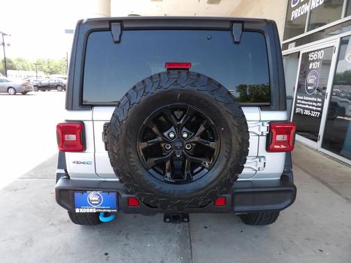 Silver Zynith Clearcoat 2024 Jeep Wrangler 4xe Rubicon