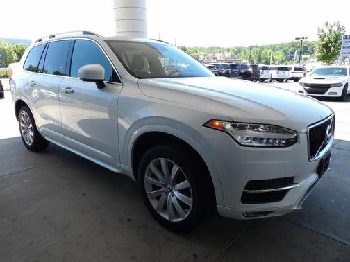 White 2017 Volvo XC90 T6 Momentum