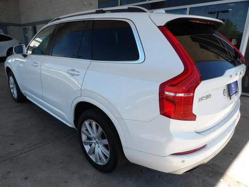 White 2017 Volvo XC90 T6 Momentum