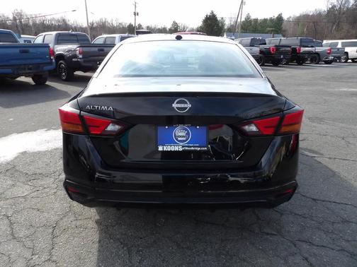 2025 Nissan Altima SV FWD