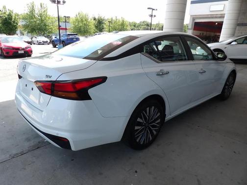 Pearl White Tricoat 2024 Nissan Altima 2.5 SV