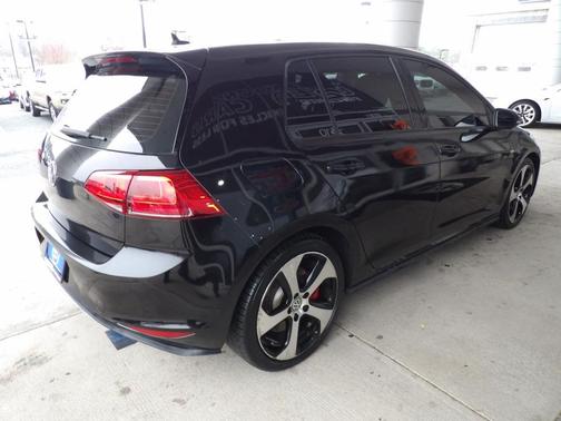 2016 Volkswagen Golf GTI 2.0T SE 4-Door