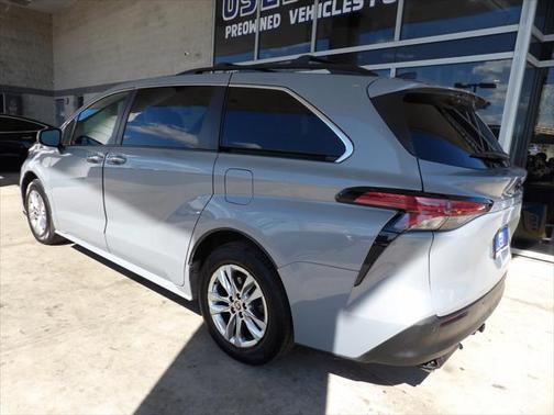 2022 Toyota Sienna XLE